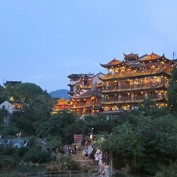 提供企业网站模板，自助建站，定制建站服务